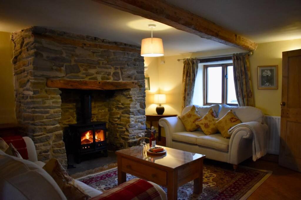 Cross Keys Cottage Holiday Let บิช็อปส์คาสเซิล ภายนอก รูปภาพ