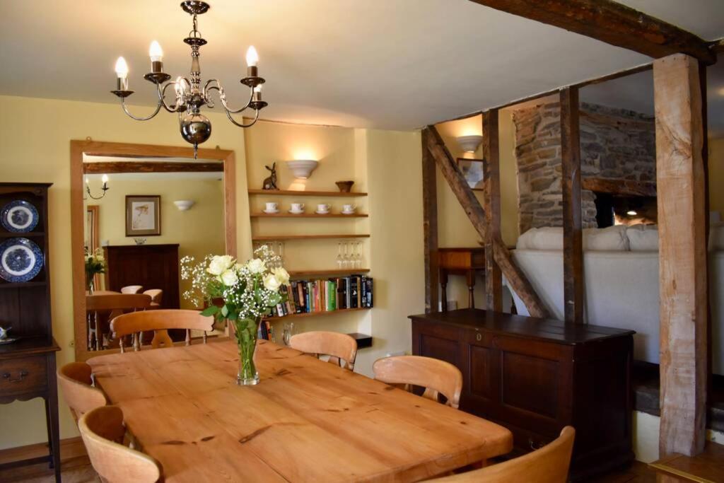 Cross Keys Cottage Holiday Let บิช็อปส์คาสเซิล ภายนอก รูปภาพ