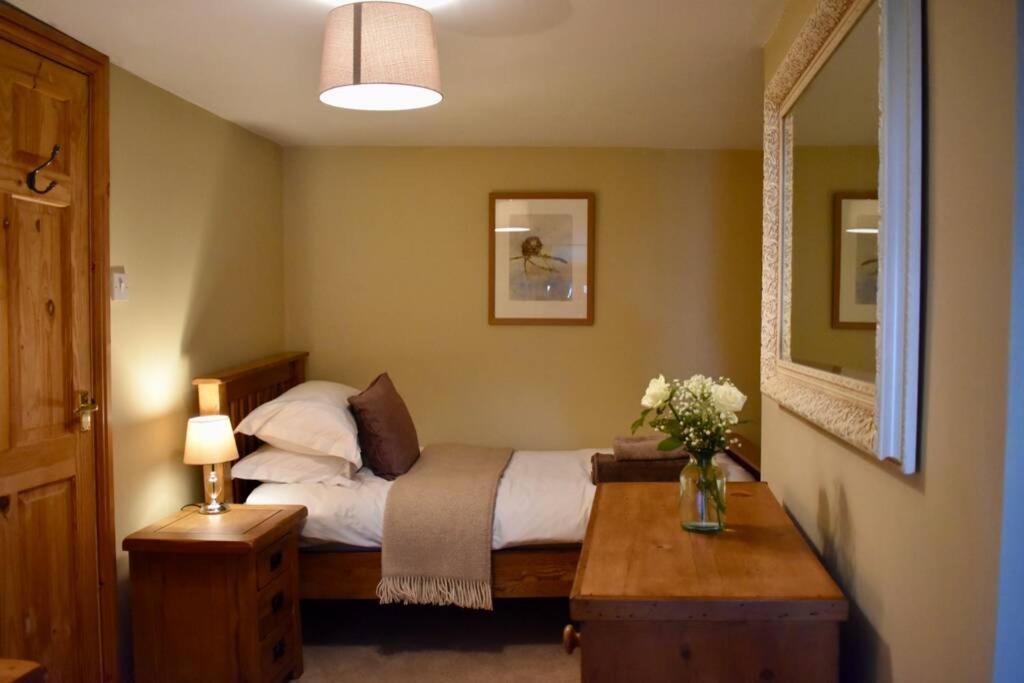 Cross Keys Cottage Holiday Let บิช็อปส์คาสเซิล ภายนอก รูปภาพ