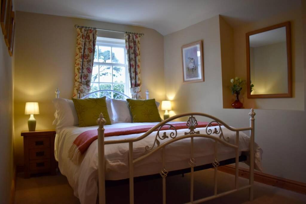 Cross Keys Cottage Holiday Let บิช็อปส์คาสเซิล ภายนอก รูปภาพ