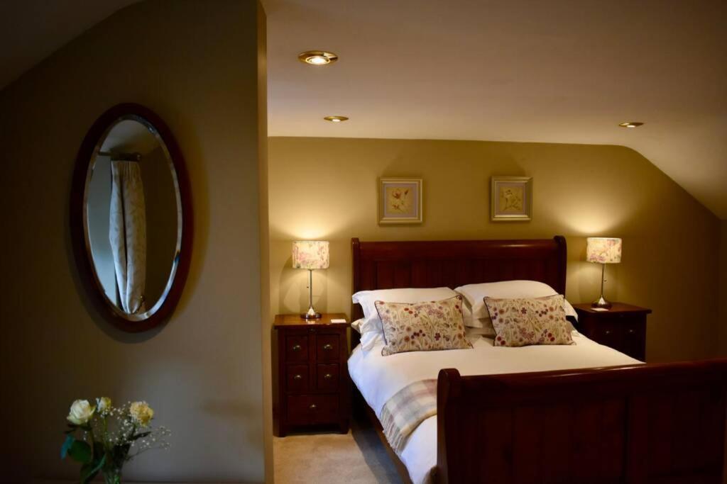 Cross Keys Cottage Holiday Let บิช็อปส์คาสเซิล ภายนอก รูปภาพ