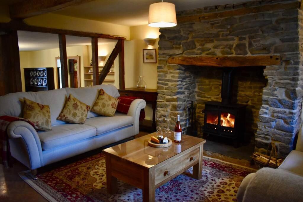 Cross Keys Cottage Holiday Let บิช็อปส์คาสเซิล ภายนอก รูปภาพ